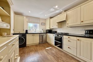 Kitchen- click for photo gallery